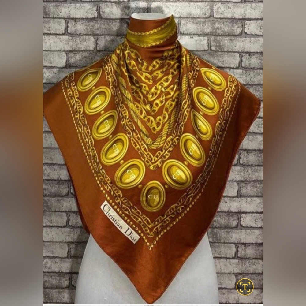 🔥EUC 💯 GORGEOUS CHRISTIAN DIOR CHAIN SILK SCARF - Picture 2 of 10